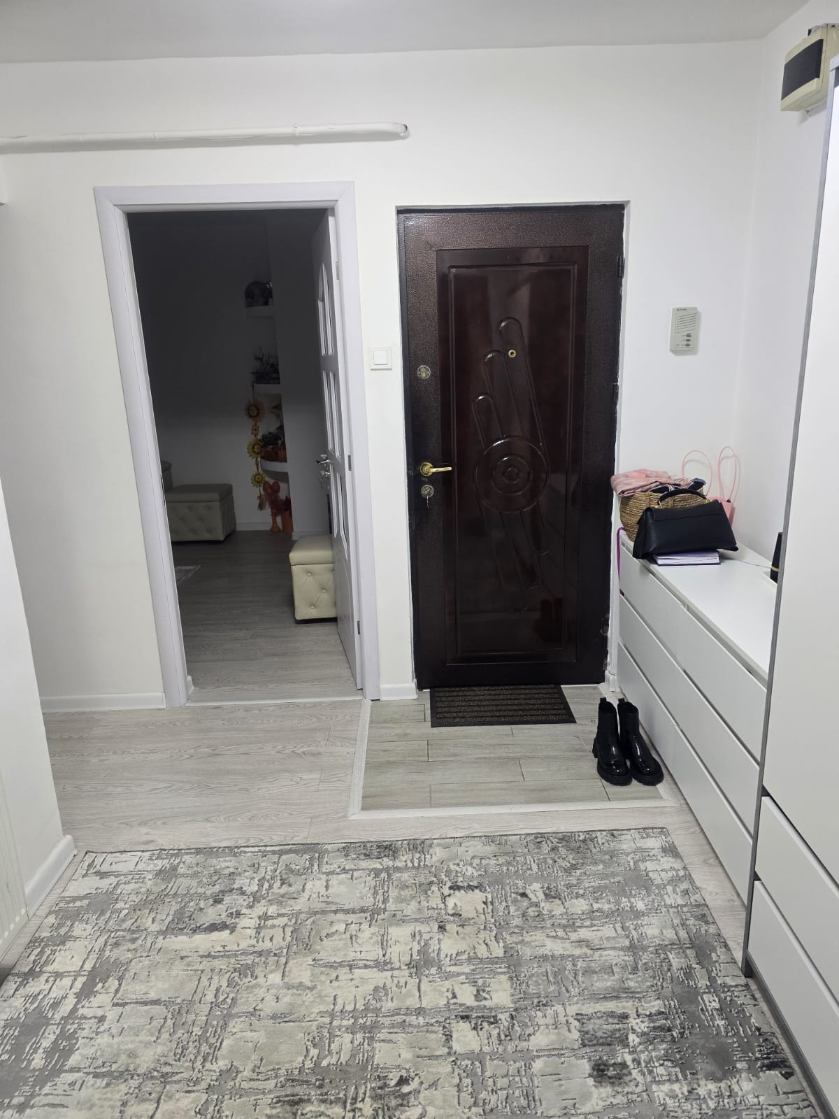 De vanzare apartament 2 camere Central